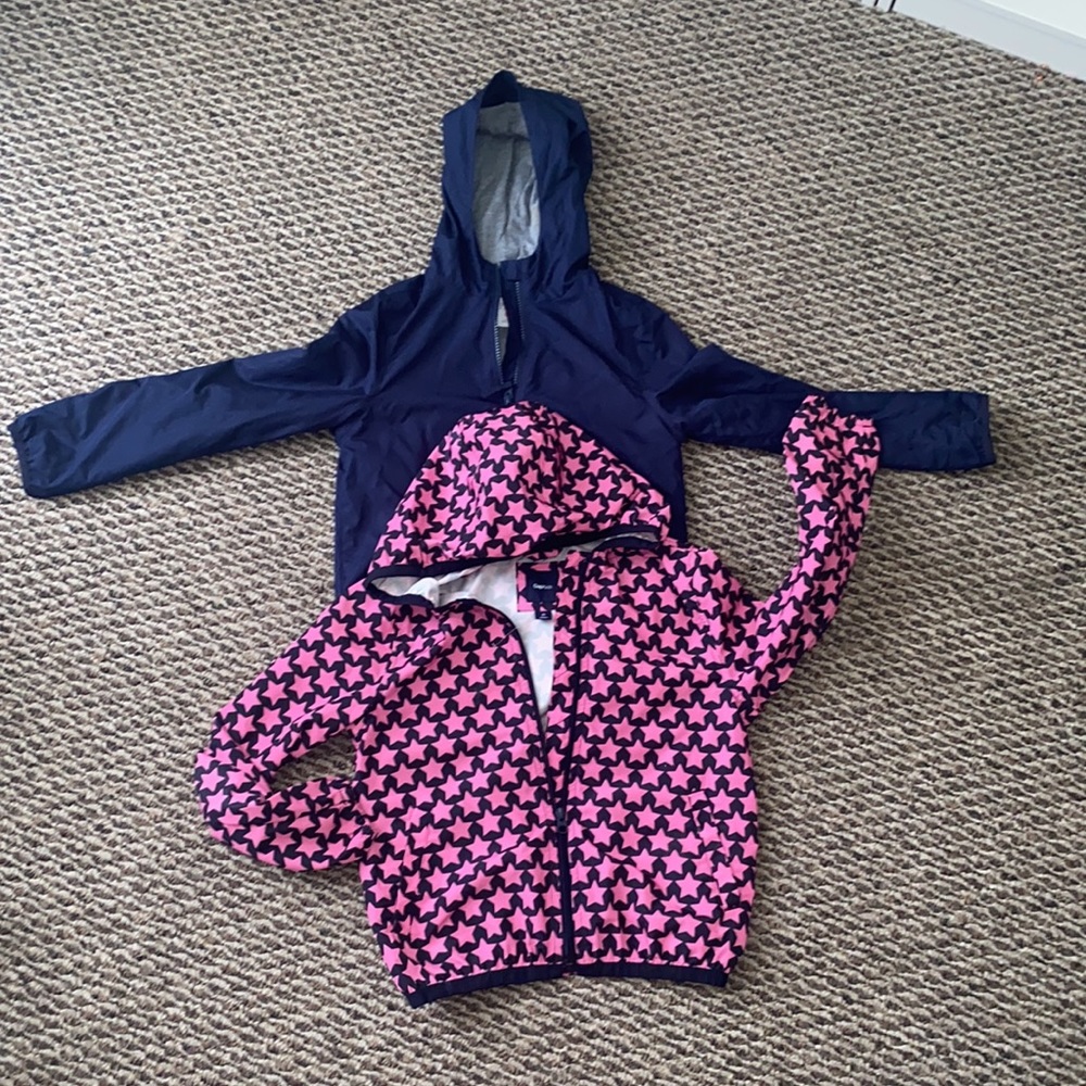 Pair of 2 girls hoodies (Gap & Children’s Place)